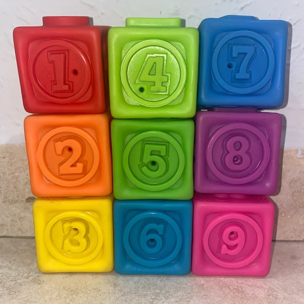 Stacking blocks - Picture 2 of 3